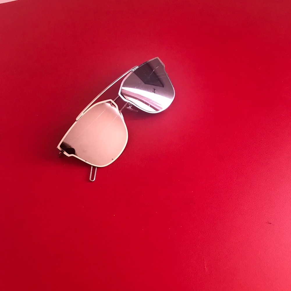 Silver reflective sunglasses